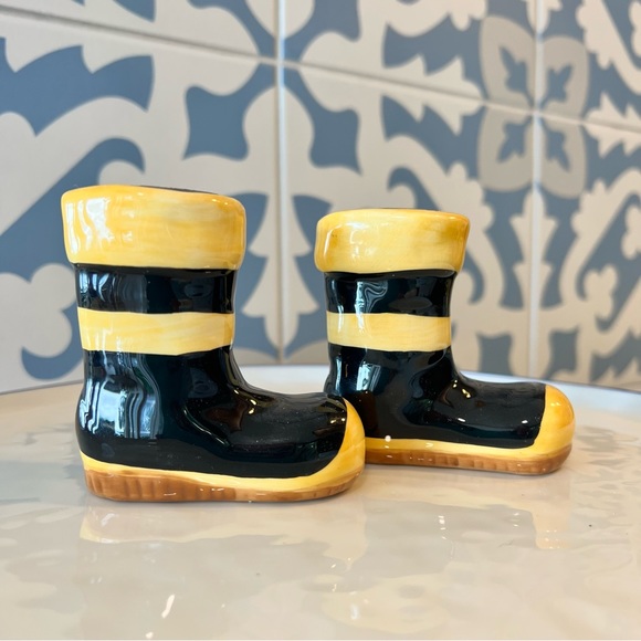 Bumble bee rain boots - Picture 2 of 4